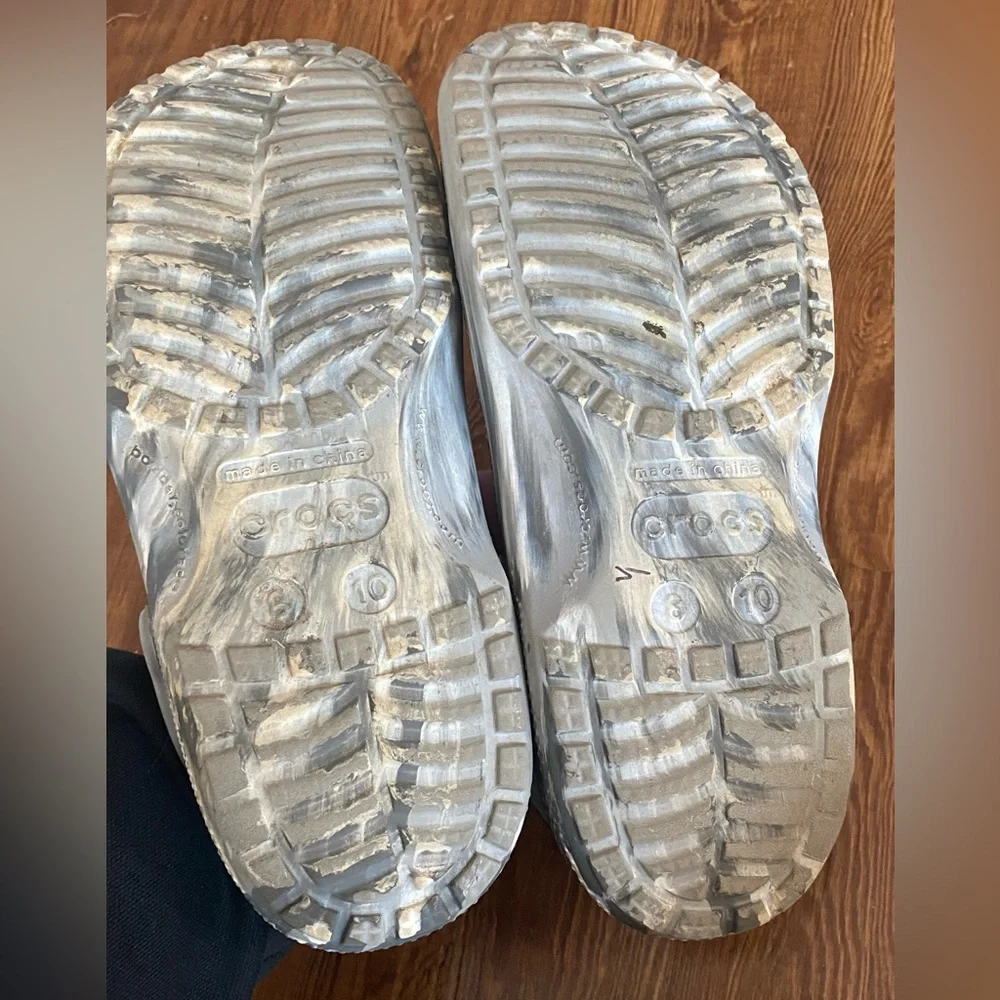 CROCS Gray and Black Patterned Sandals men’s size 8 women’s size 10